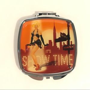 It’s Showtime compact mirror